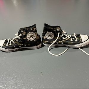 Converse Camo sneakers size 7